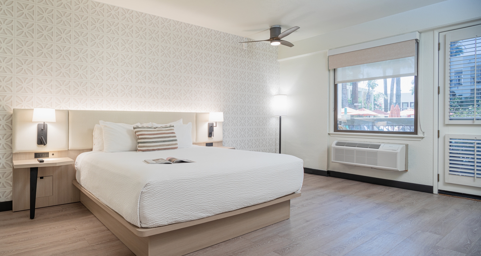 Palm Mountain King Bed